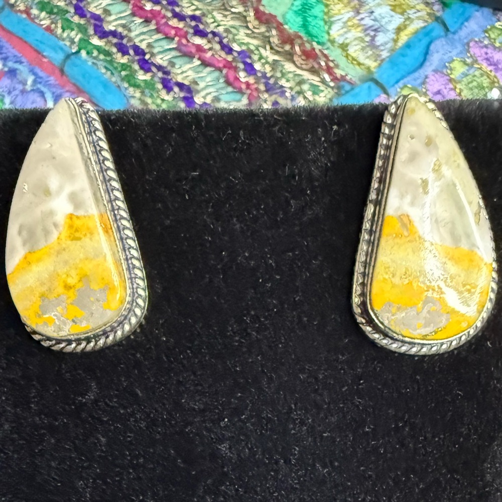 Bumblebee Jasper studs